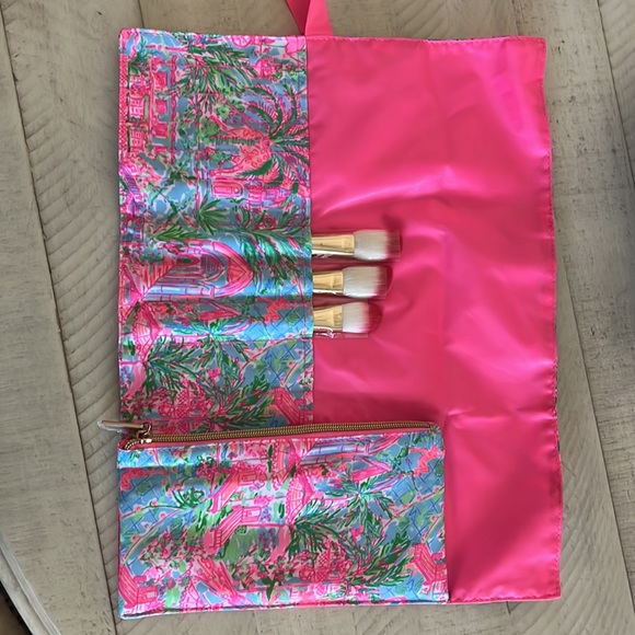 Lilly make up bag with three new make up brushes and handy zippered pouch. - Picture 3 of 4